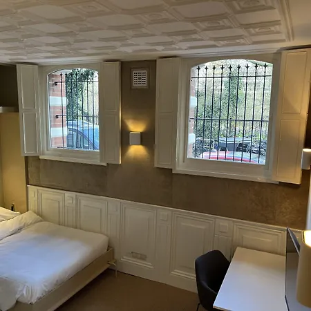 Park Mansion מלון 3*